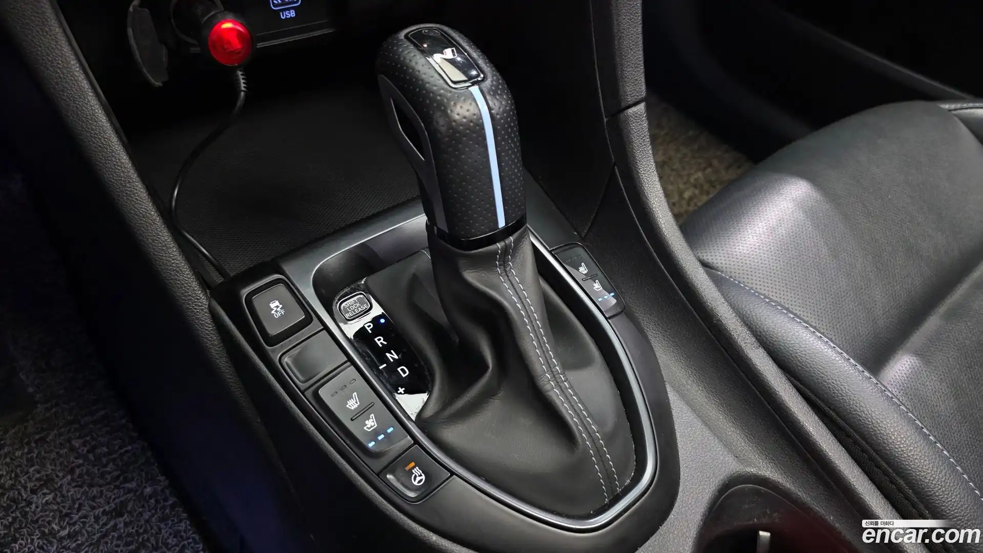 Veloster Hyundai 2020.11-INNER-009