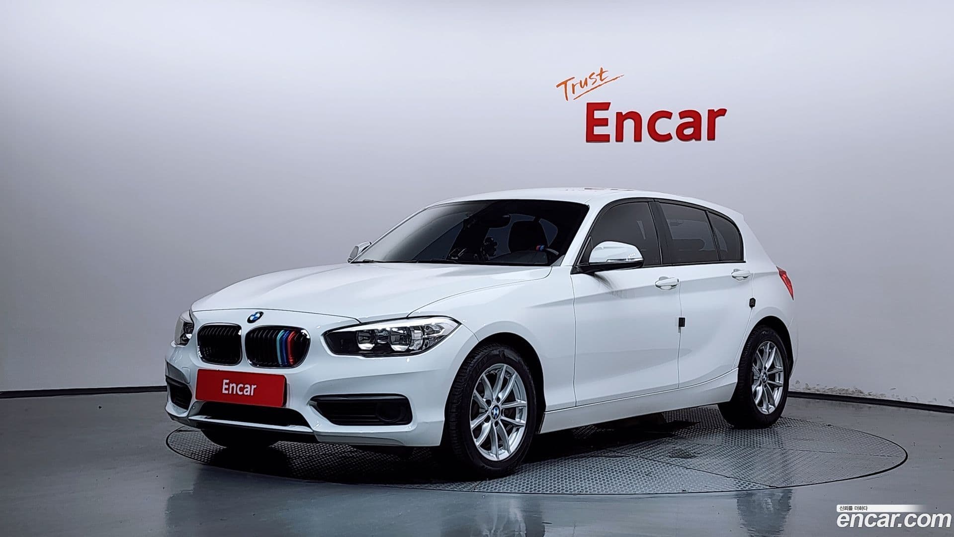 Main__Slider__Photo:1-Series BMW 2017.10-0