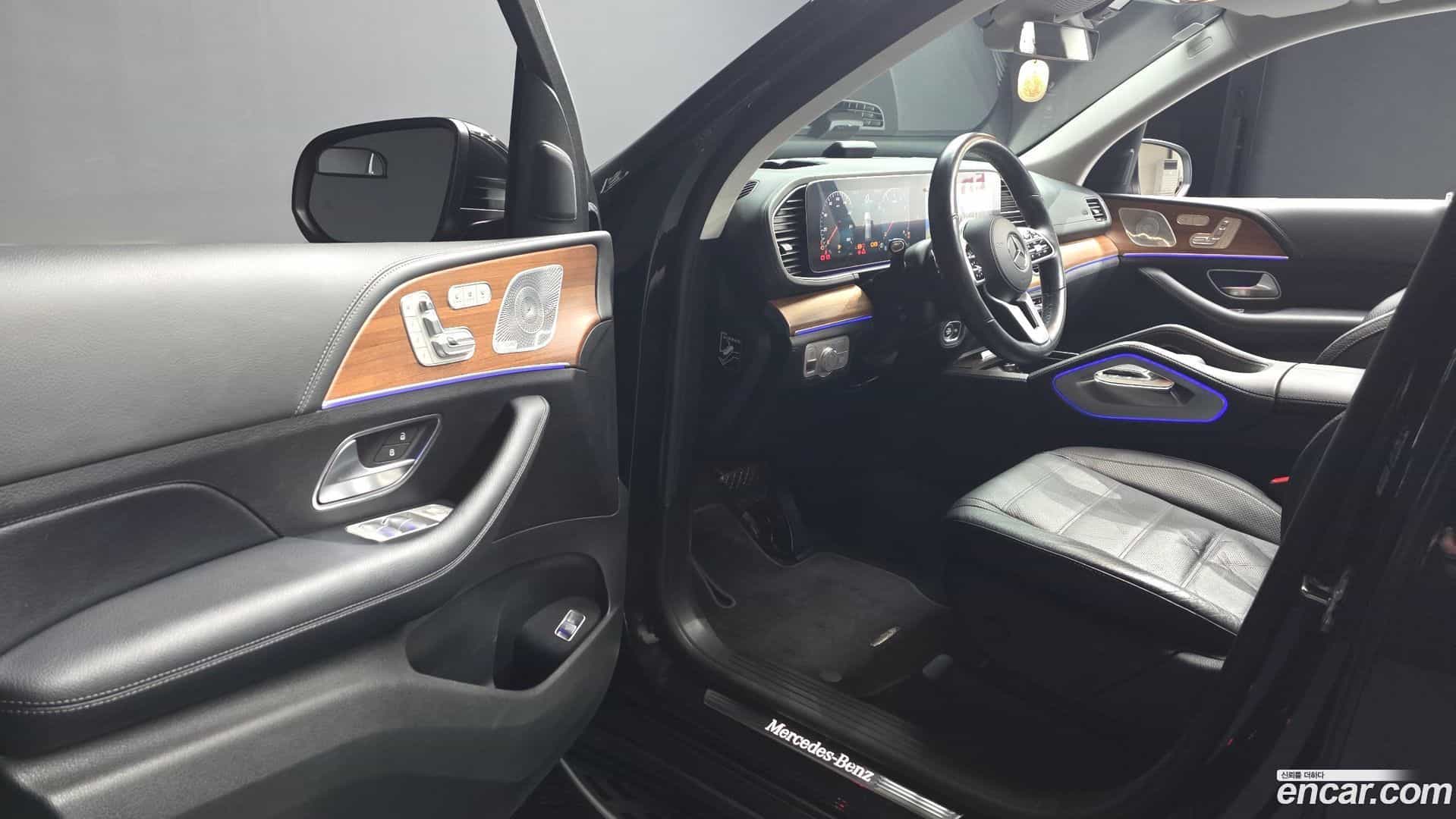 GLE-Class Mercedes-Benz 2020.6-INNER-010