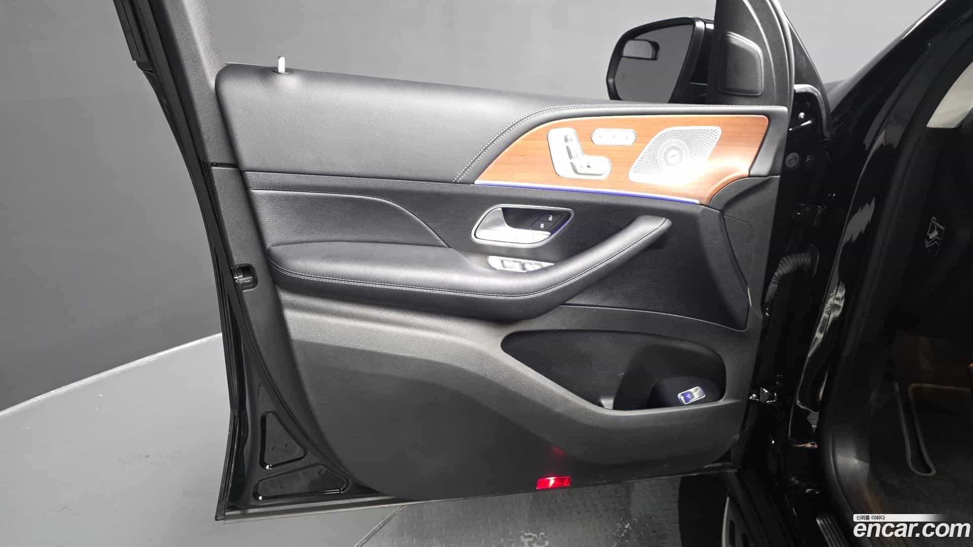 GLE-Class Mercedes-Benz 2020.6-INNER-034