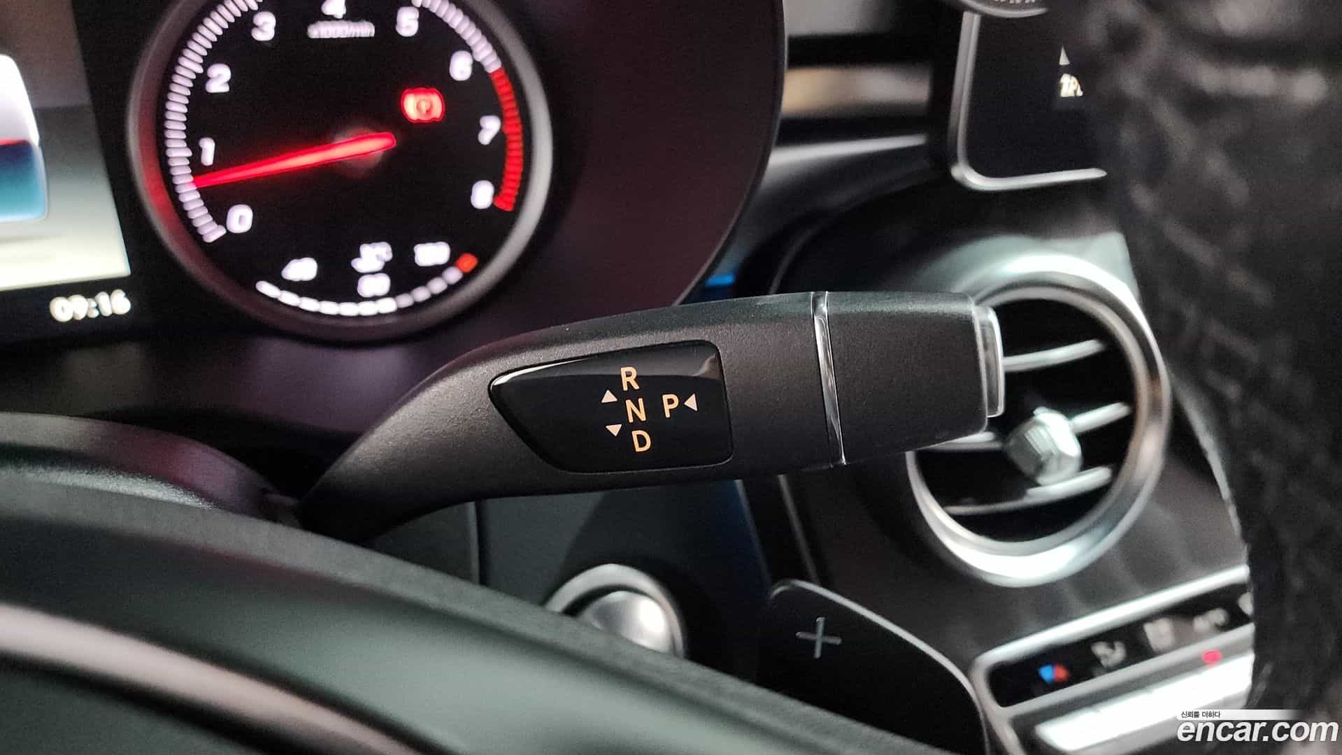 GLC-Class Mercedes-Benz 2019.5-INNER-009
