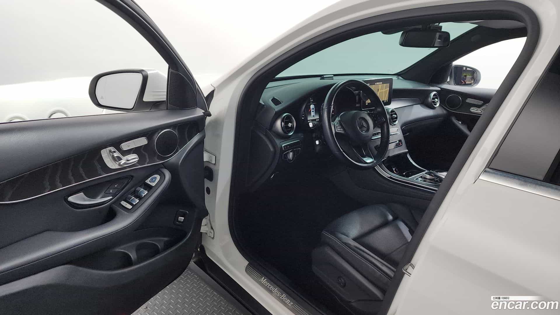GLC-Class Mercedes-Benz 2019.5-INNER-010