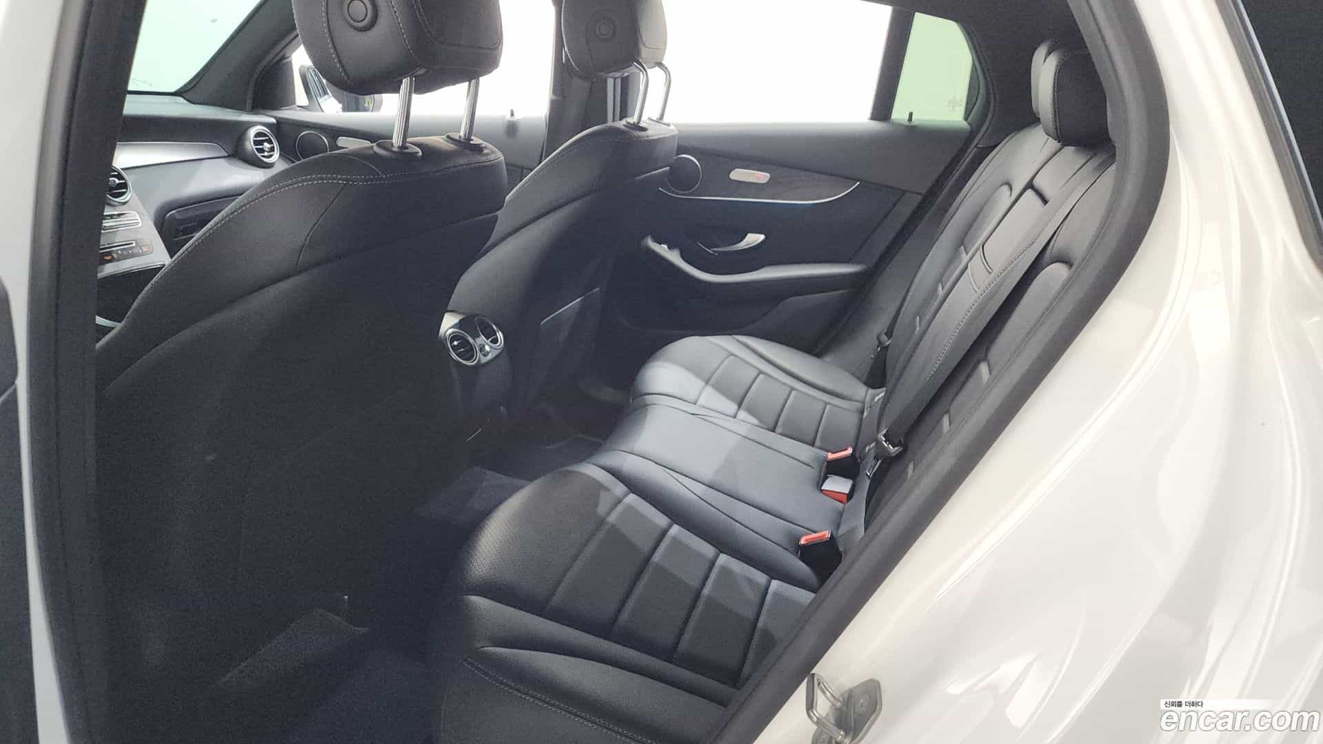 GLC-Class Mercedes-Benz 2019.5-OPTION-015