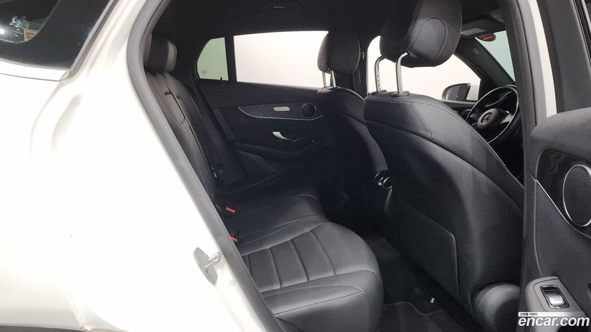 GLC-Class Mercedes-Benz 2019.5-OPTION-024