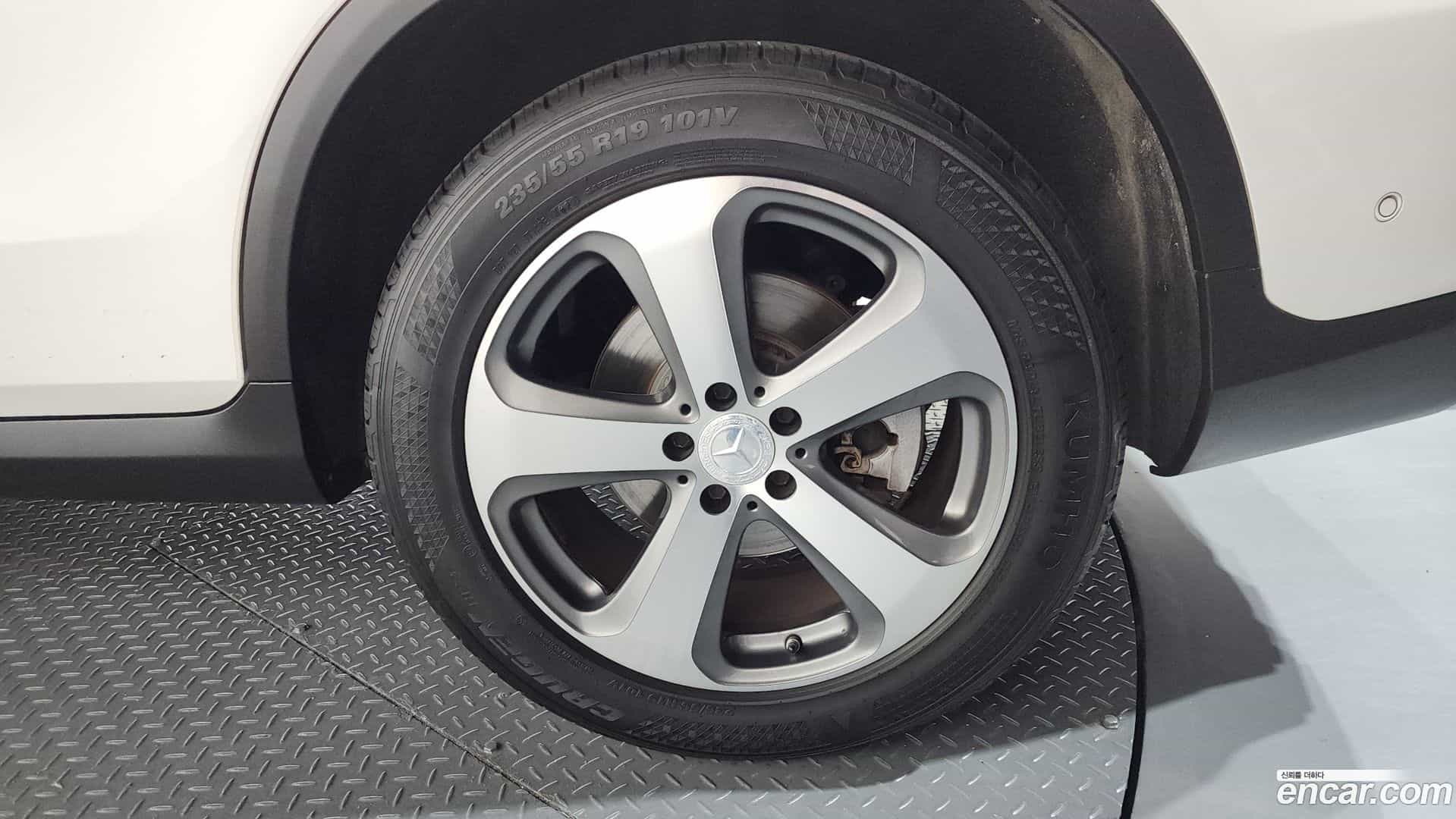 GLC-Class Mercedes-Benz 2019.5-OUTER-031