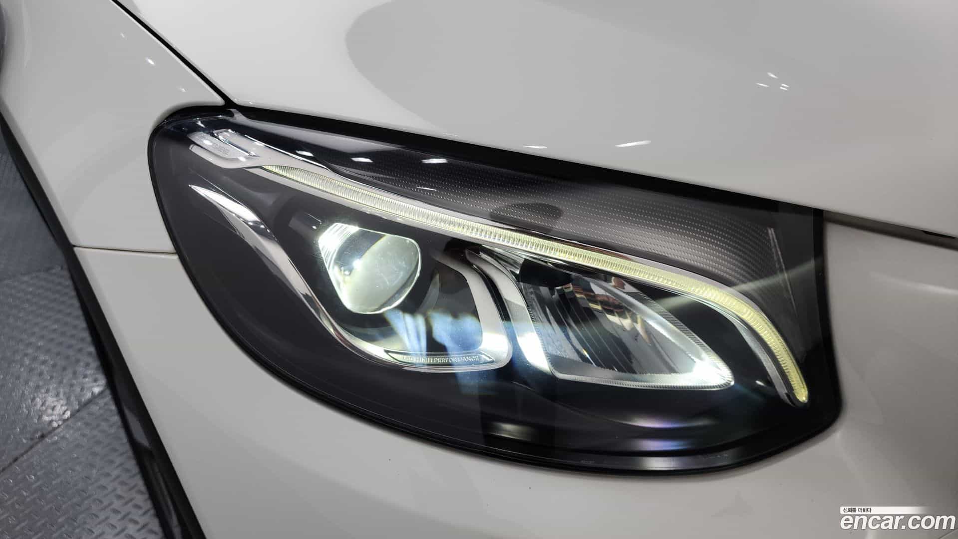 GLC-Class Mercedes-Benz 2019.5-OUTER-032