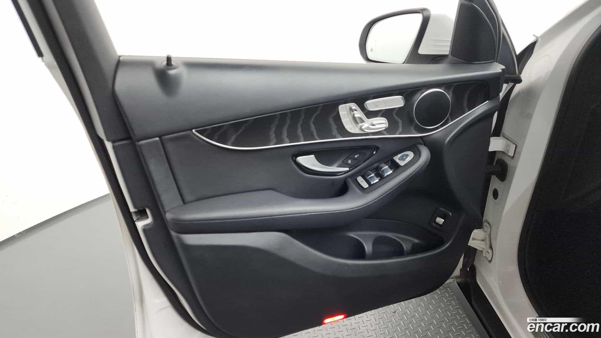 GLC-Class Mercedes-Benz 2019.5-INNER-034