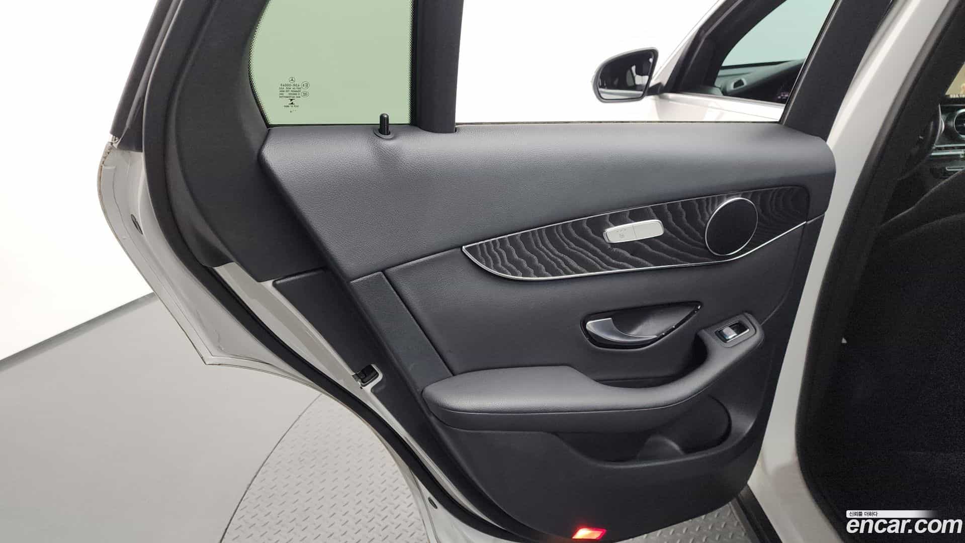 GLC-Class Mercedes-Benz 2019.5-INNER-035