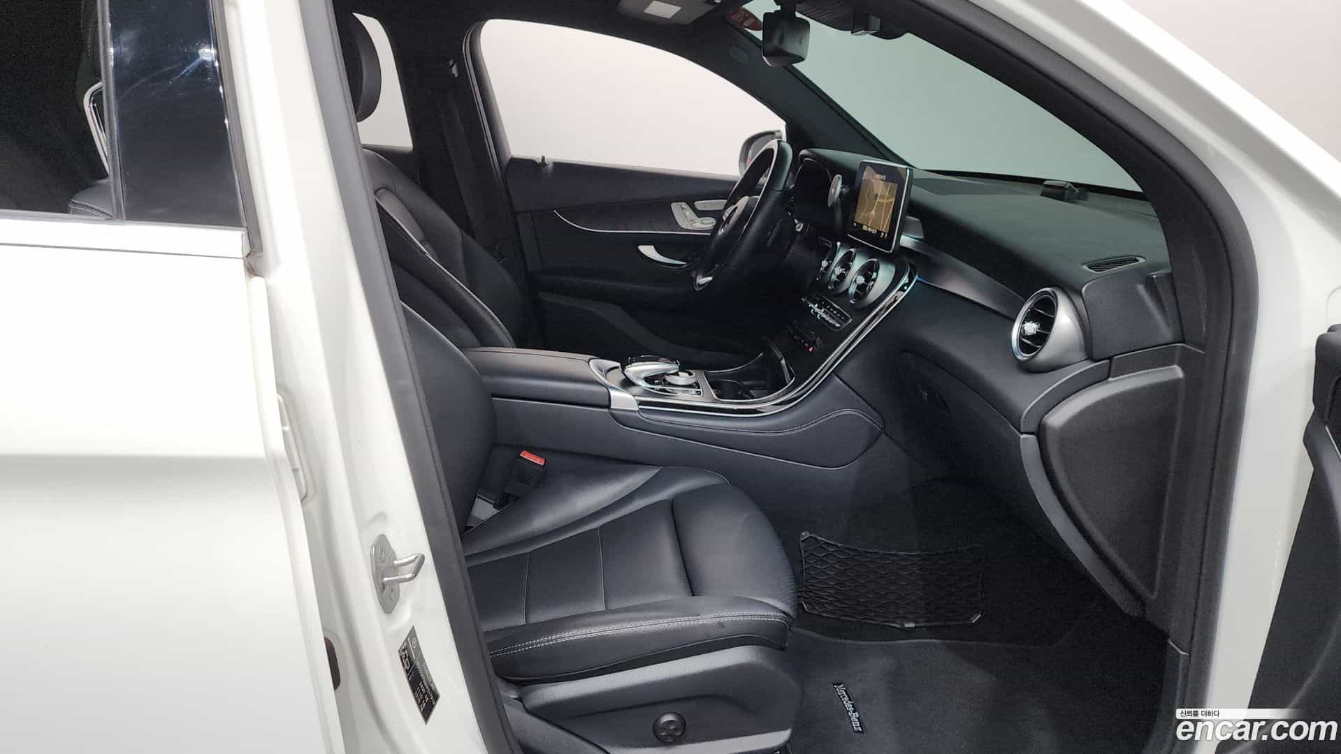 GLC-Class Mercedes-Benz 2019.5-INNER-036