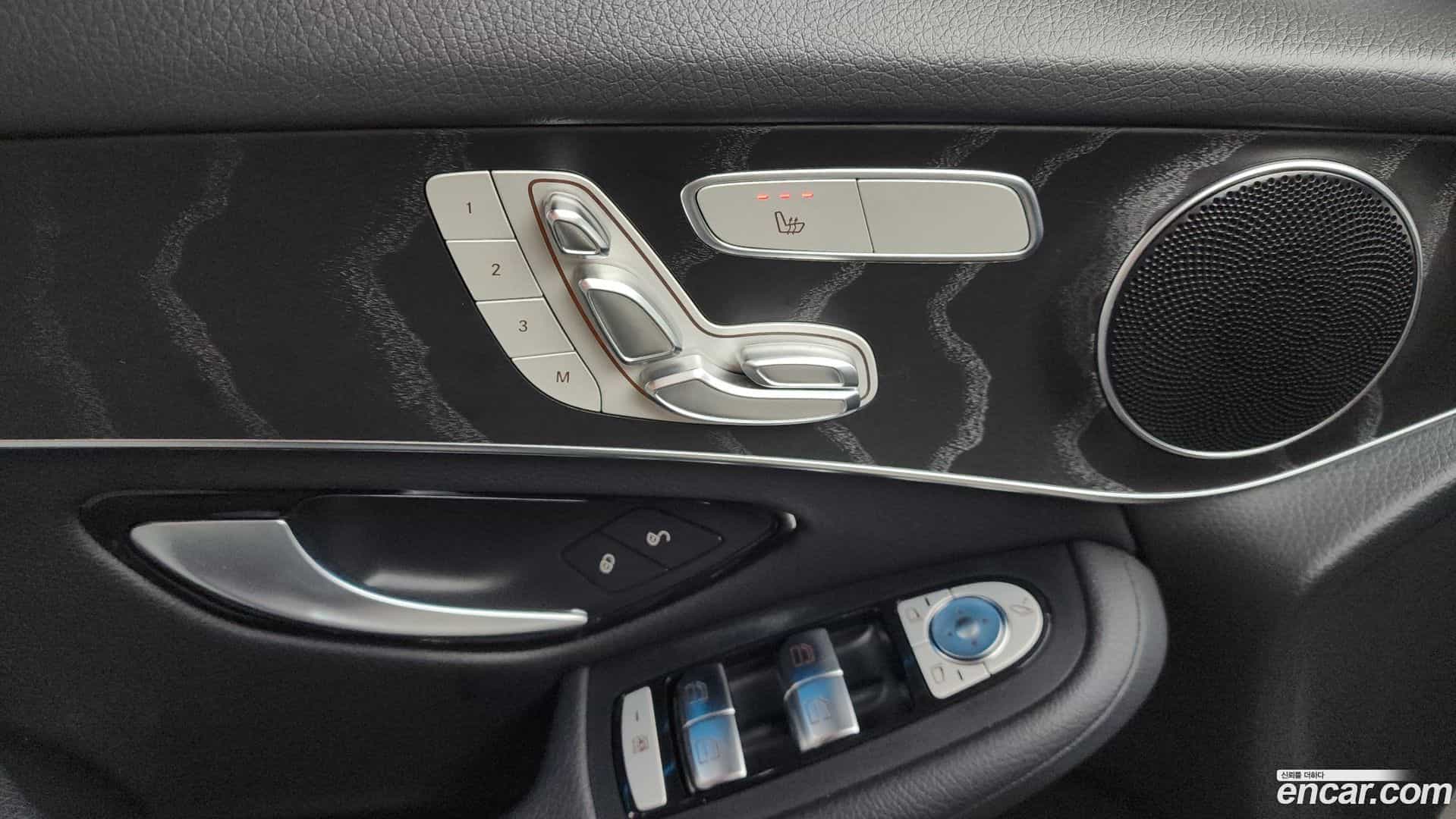 GLC-Class Mercedes-Benz 2019.5-OPTION-043