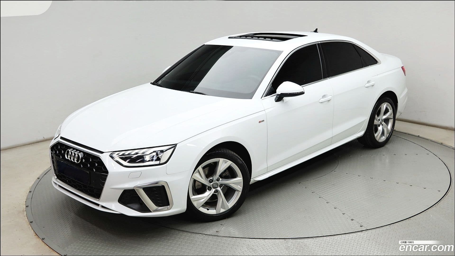 Main__Slider__Photo:A4 Audi 2021.0-0