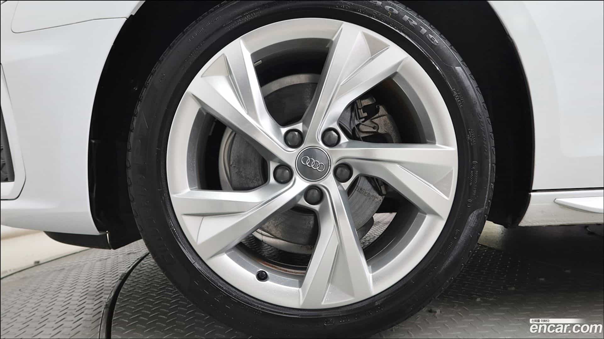 A4 Audi 2021.0-OUTER-005