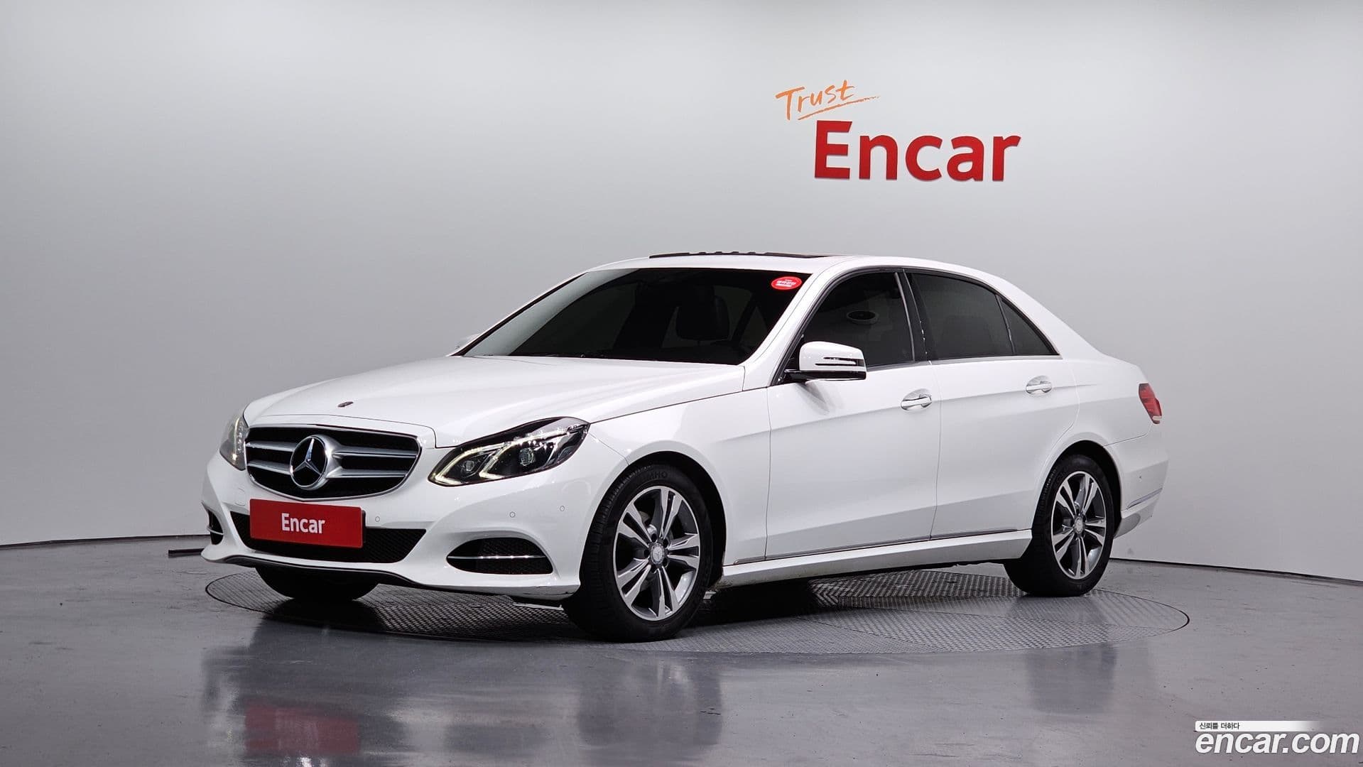 Main__Slider__Photo:E-Class Mercedes-Benz 2015.1-0
