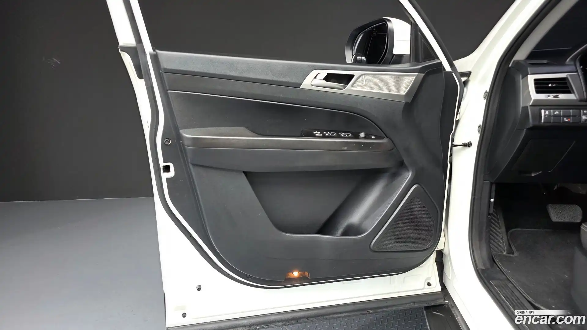 Rexton KG Mobility 2018.4-INNER-034