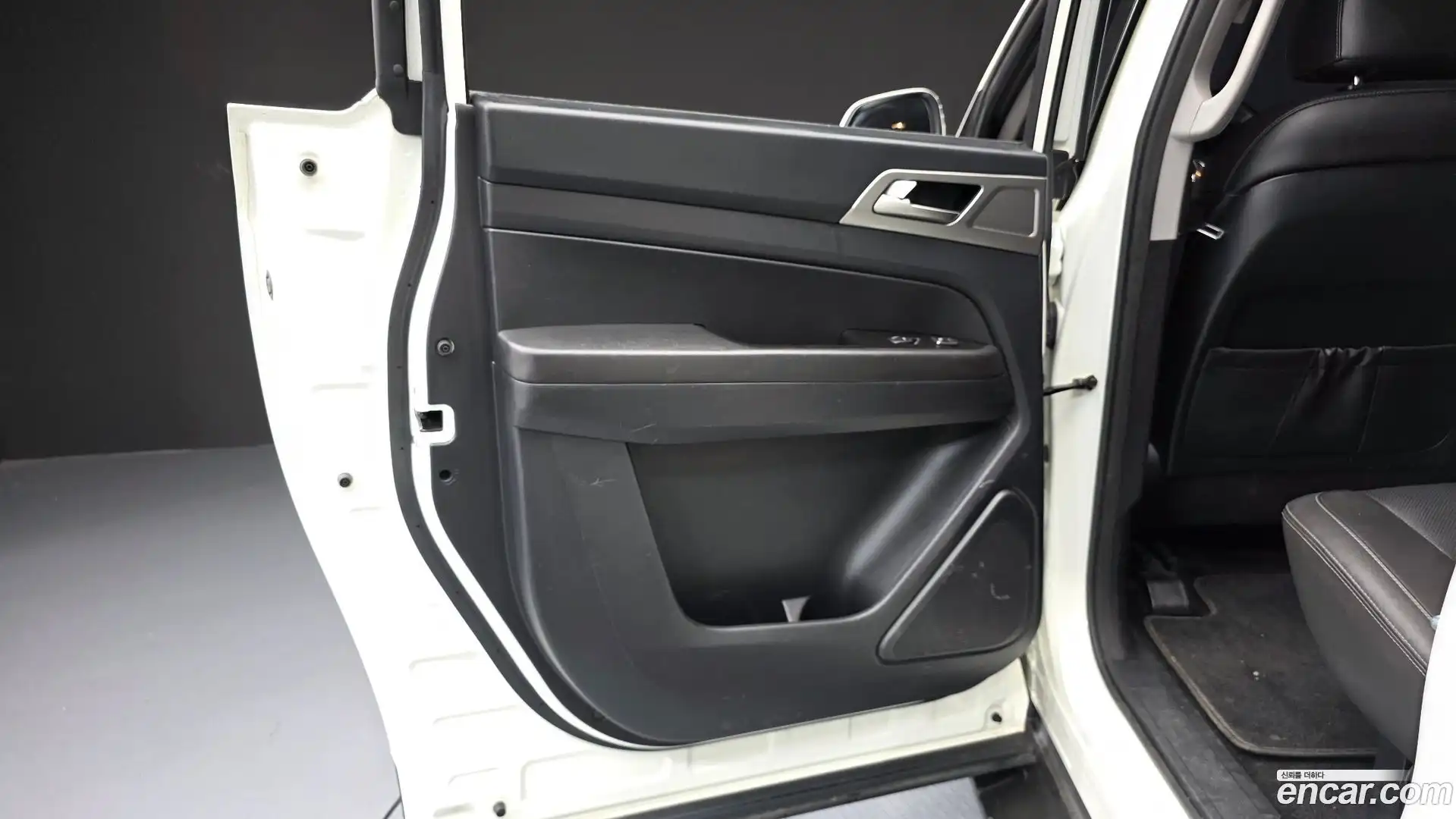 Rexton KG Mobility 2018.4-INNER-035