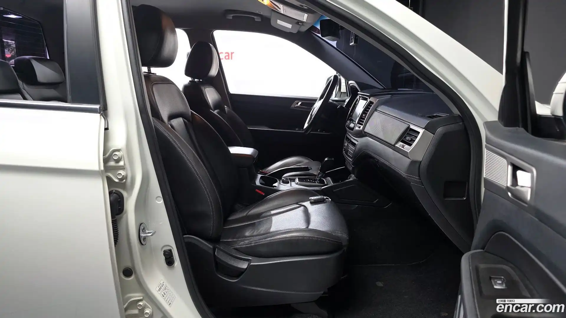 Rexton KG Mobility 2018.4-INNER-036