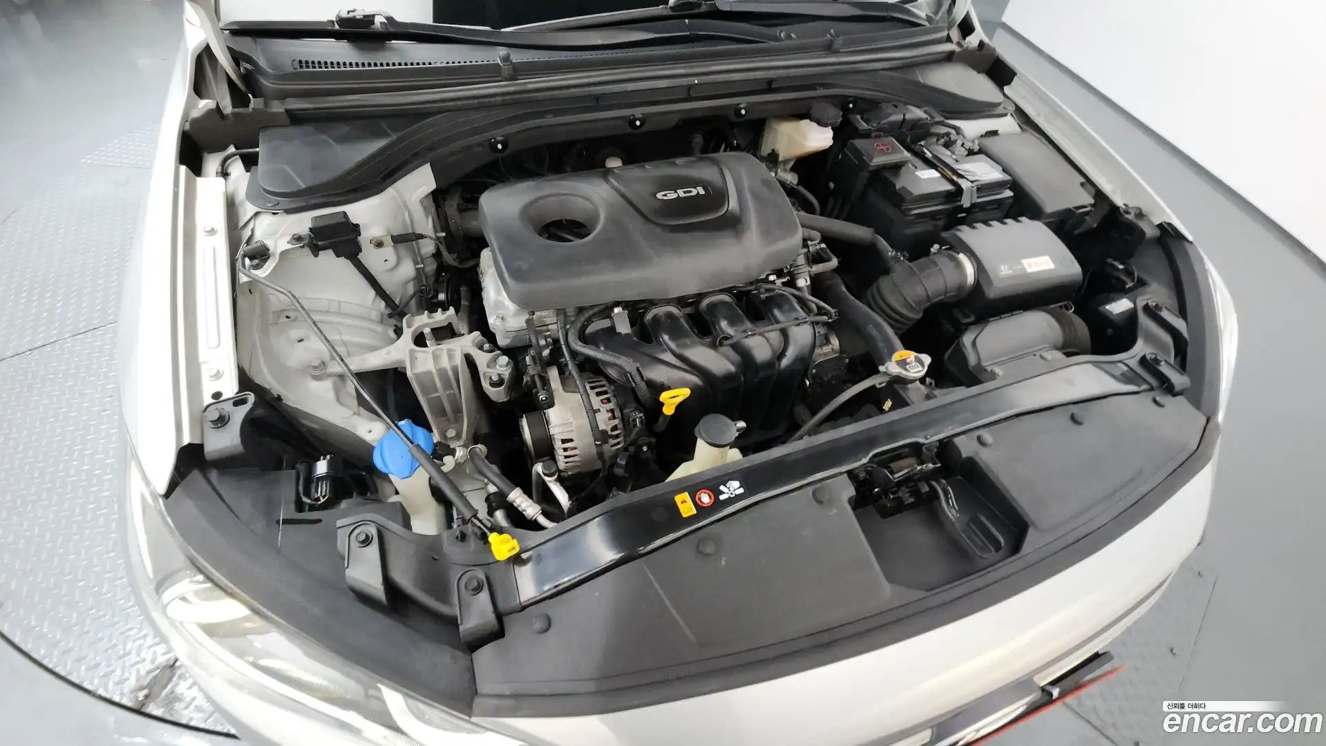 AVANTE Hyundai 2016.0-OUTER-006