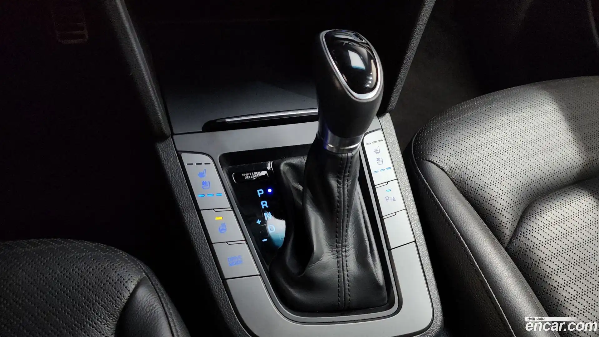 AVANTE Hyundai 2016.0-INNER-009