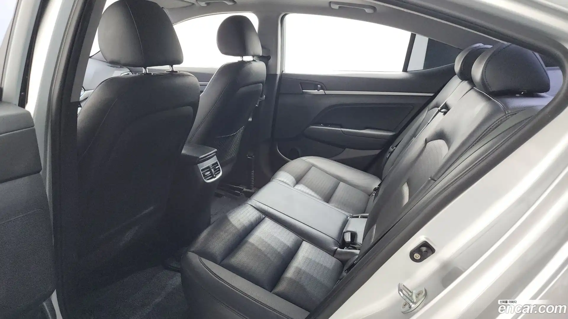AVANTE Hyundai 2016.0-OPTION-015