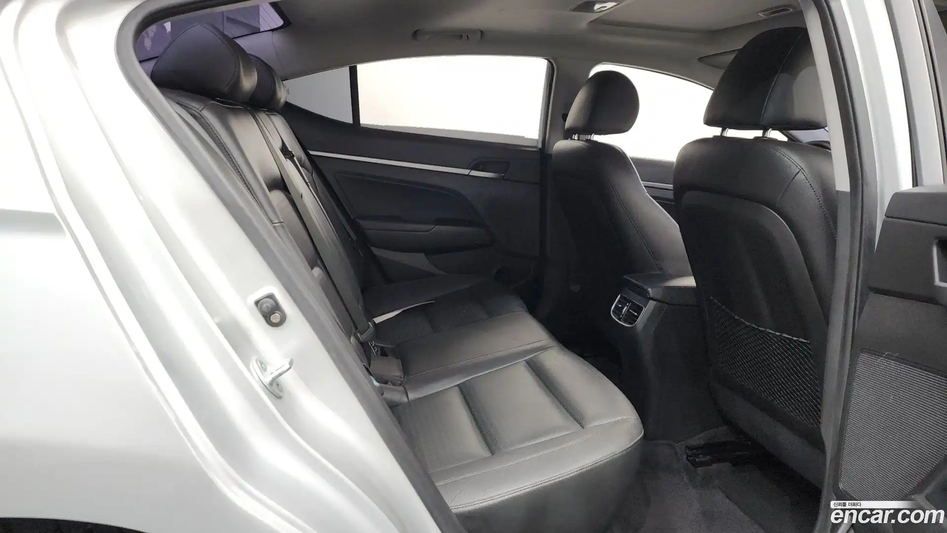 AVANTE Hyundai 2016.0-OPTION-022