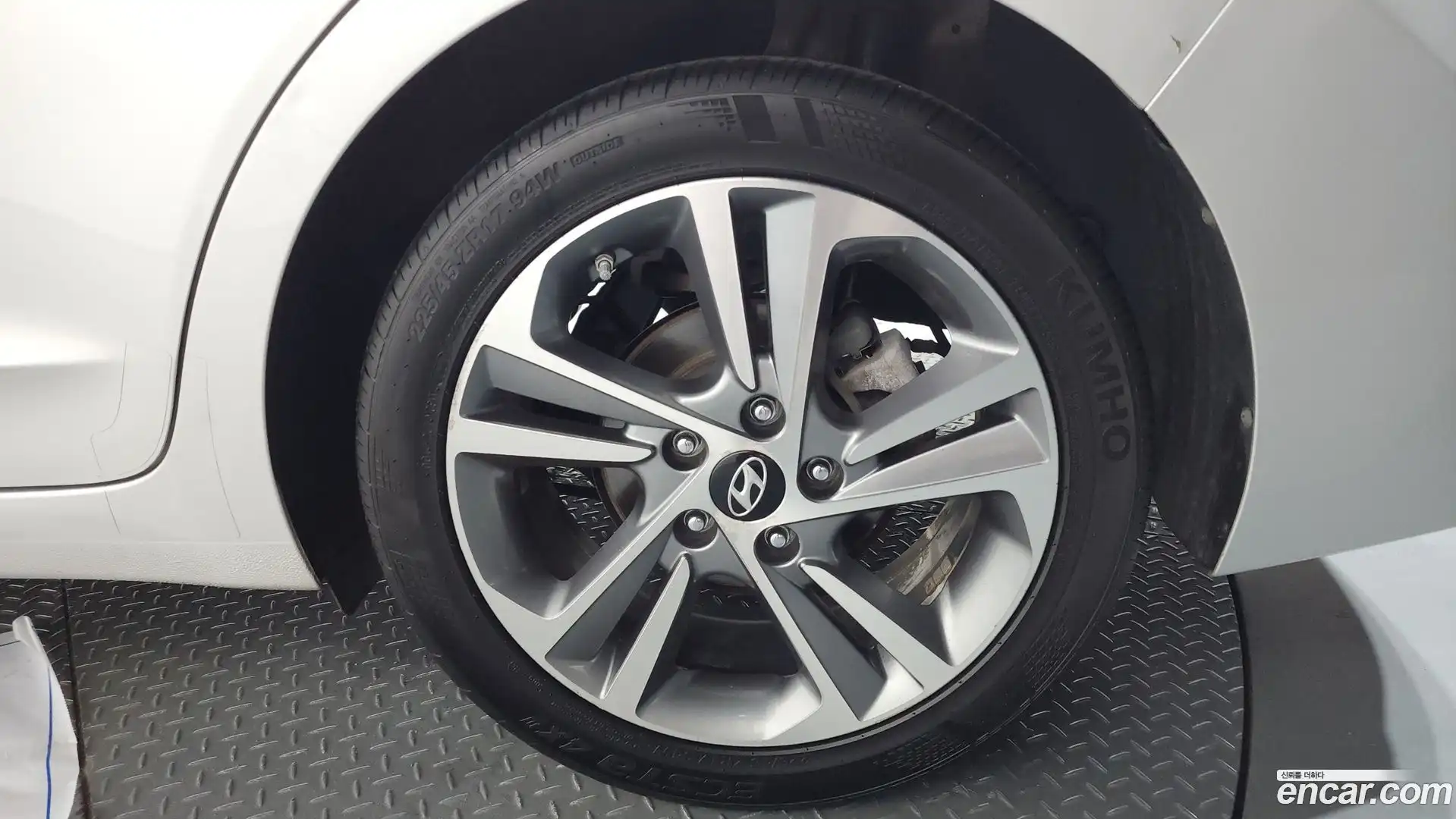 AVANTE Hyundai 2016.0-OUTER-031