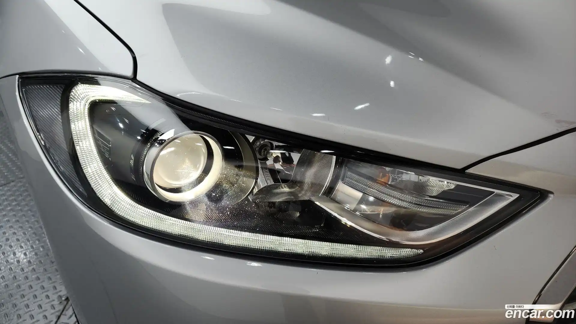 AVANTE Hyundai 2016.0-OUTER-032