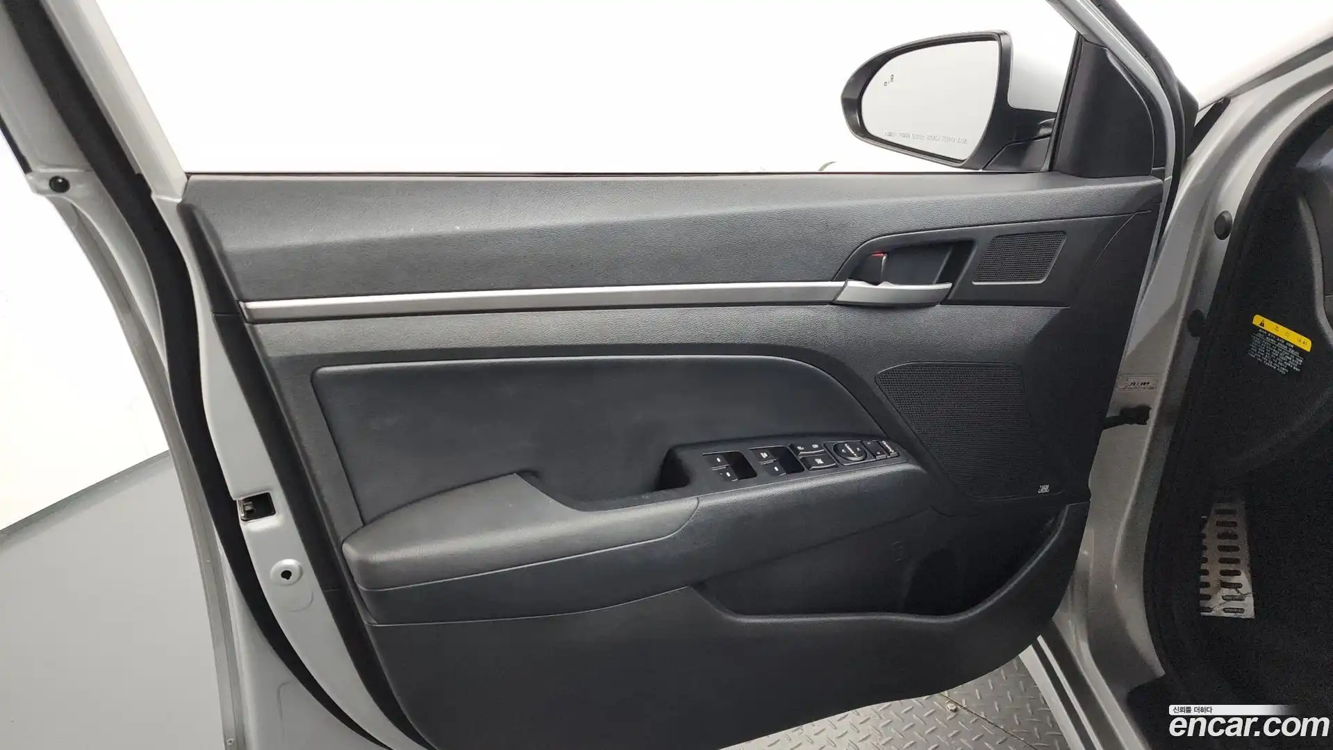 AVANTE Hyundai 2016.0-INNER-034