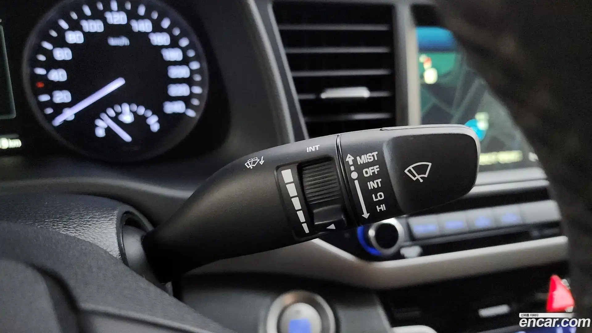 AVANTE Hyundai 2016.0-OPTION-041