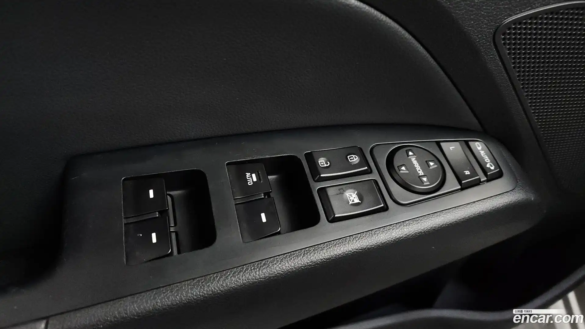AVANTE Hyundai 2016.0-OPTION-042