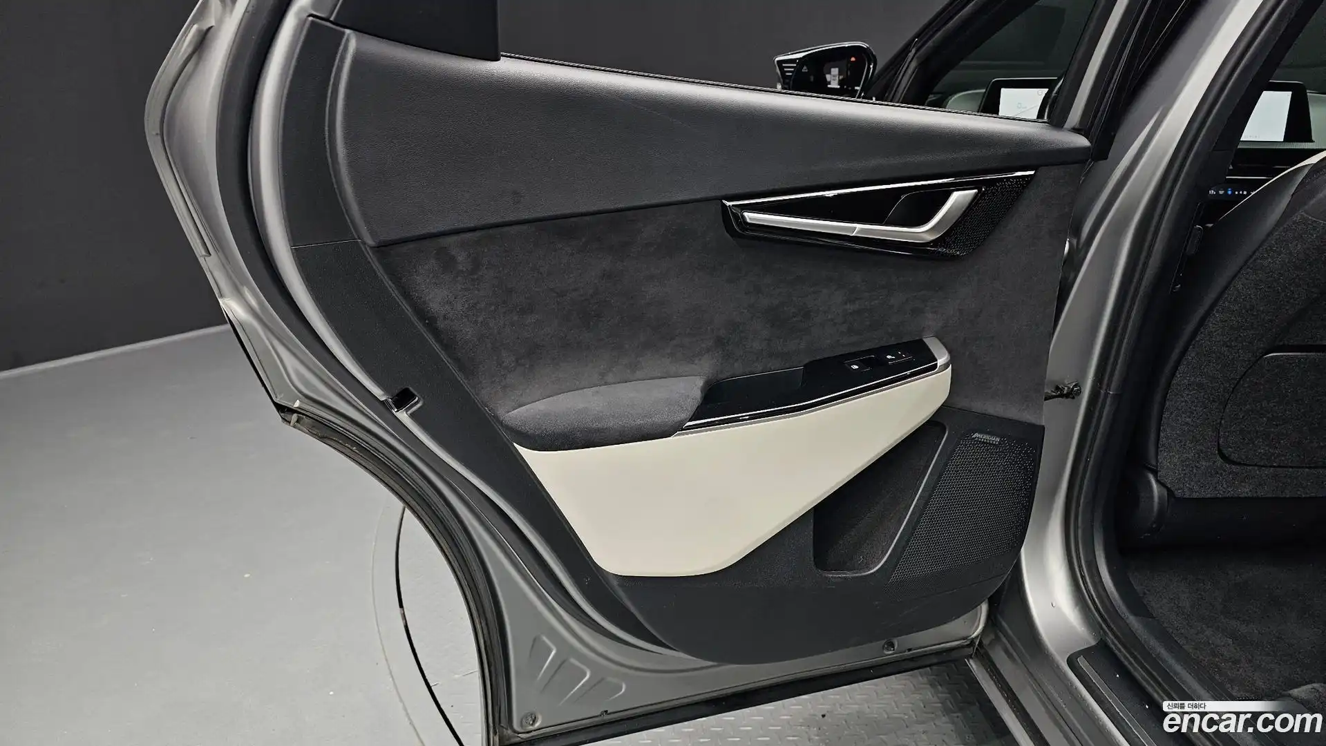 EV6 Kia 2022.2-INNER-035