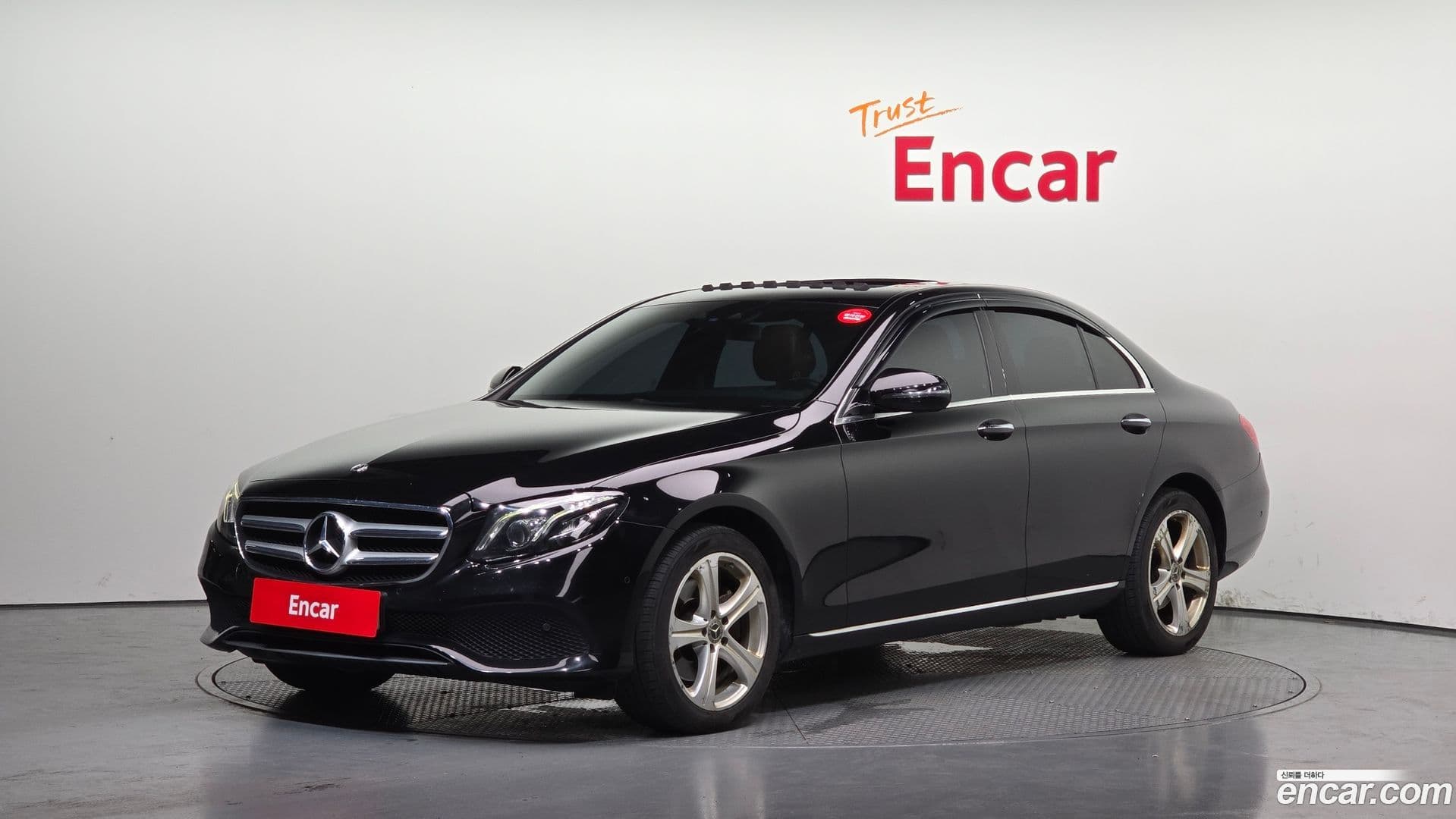 Main__Slider__Photo:E-Class Mercedes-Benz 2017.4-0