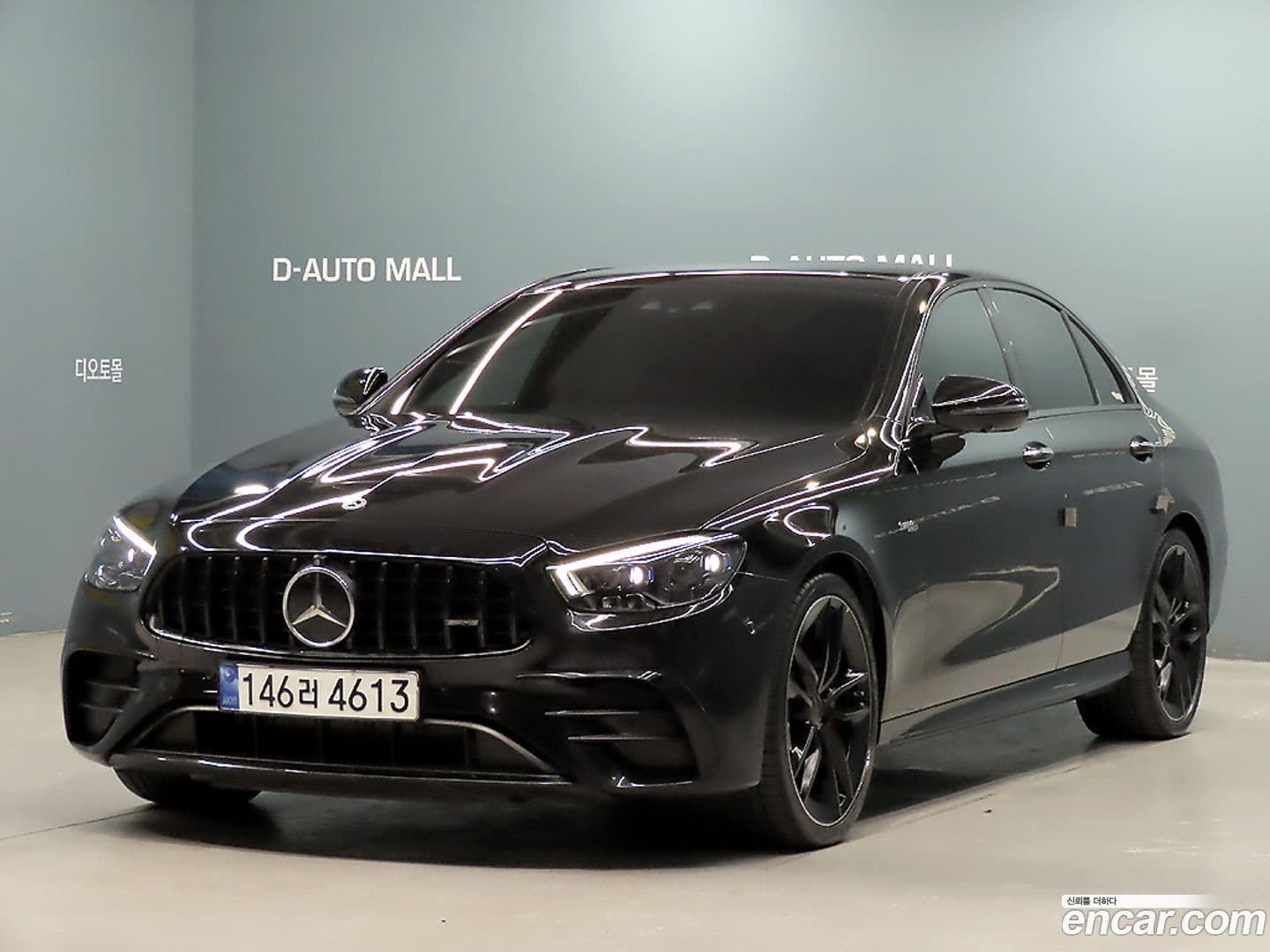 Main__Slider__Photo:E-Class Mercedes-Benz 2023.5-0