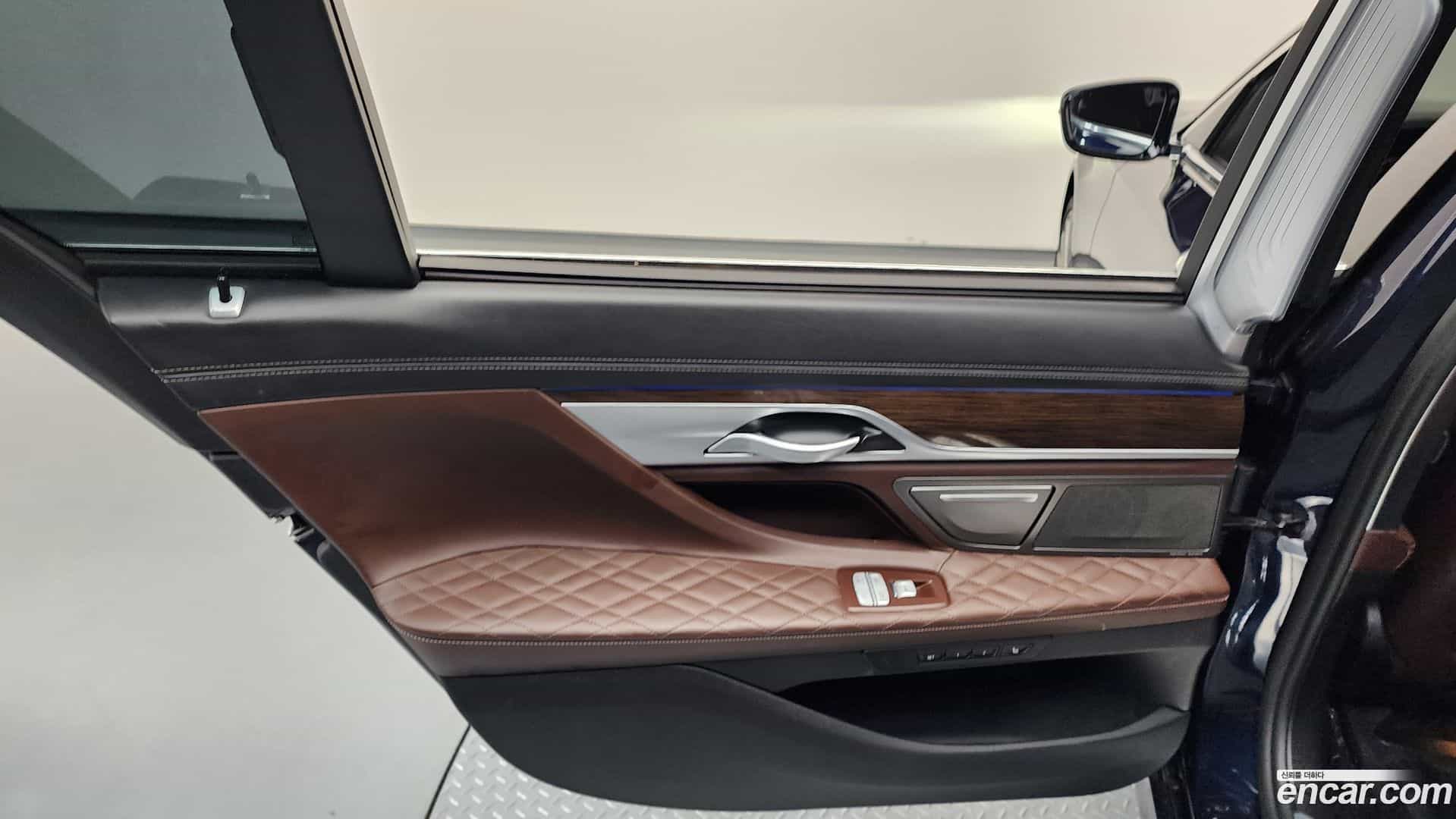 7-Series BMW 2019.6-INNER-035