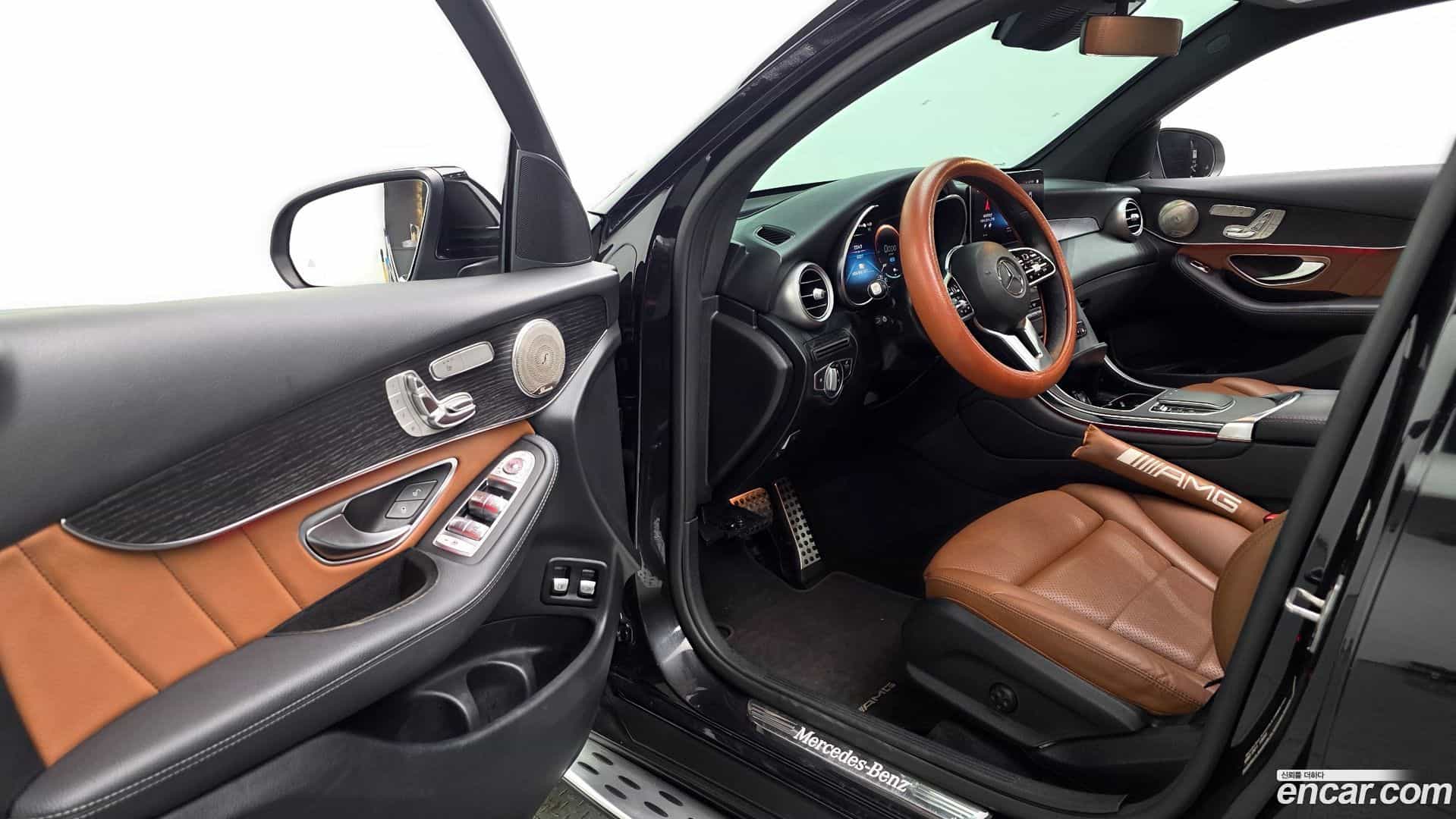 GLC-Class Mercedes-Benz 2021.8-INNER-010