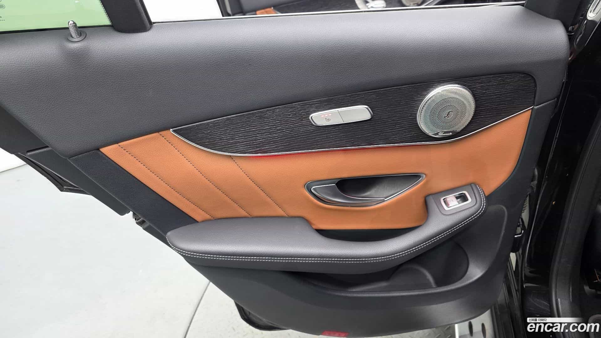 GLC-Class Mercedes-Benz 2021.8-INNER-035
