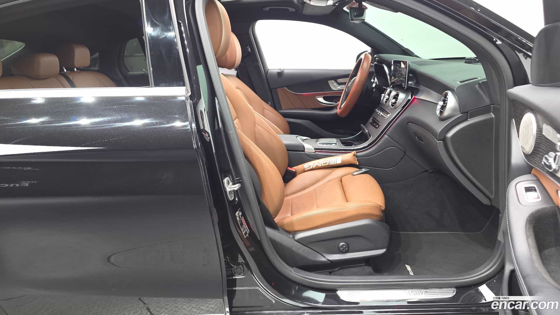 GLC-Class Mercedes-Benz 2021.8-INNER-036