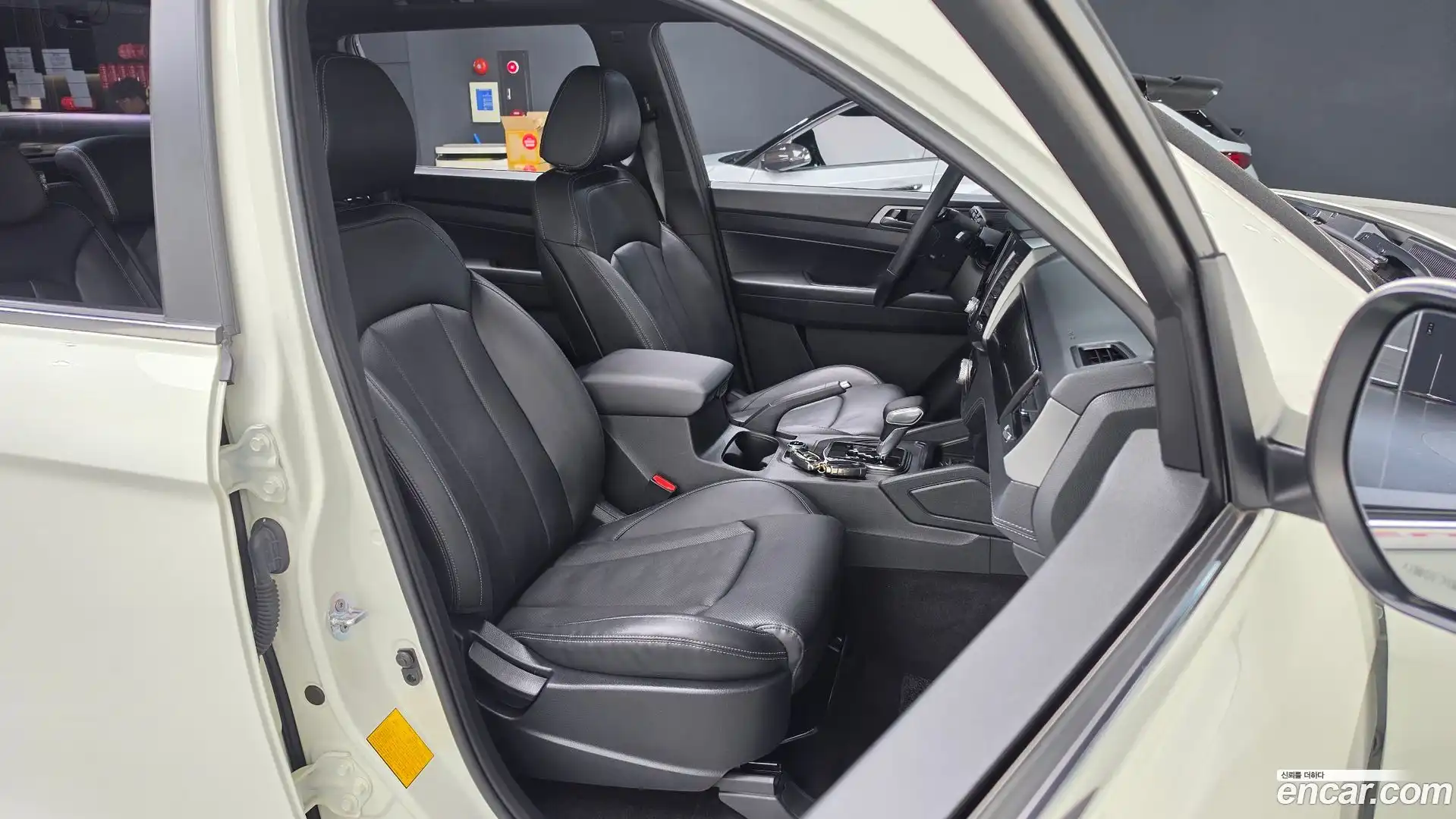 Rexton KG Mobility 2021.6-INNER-036