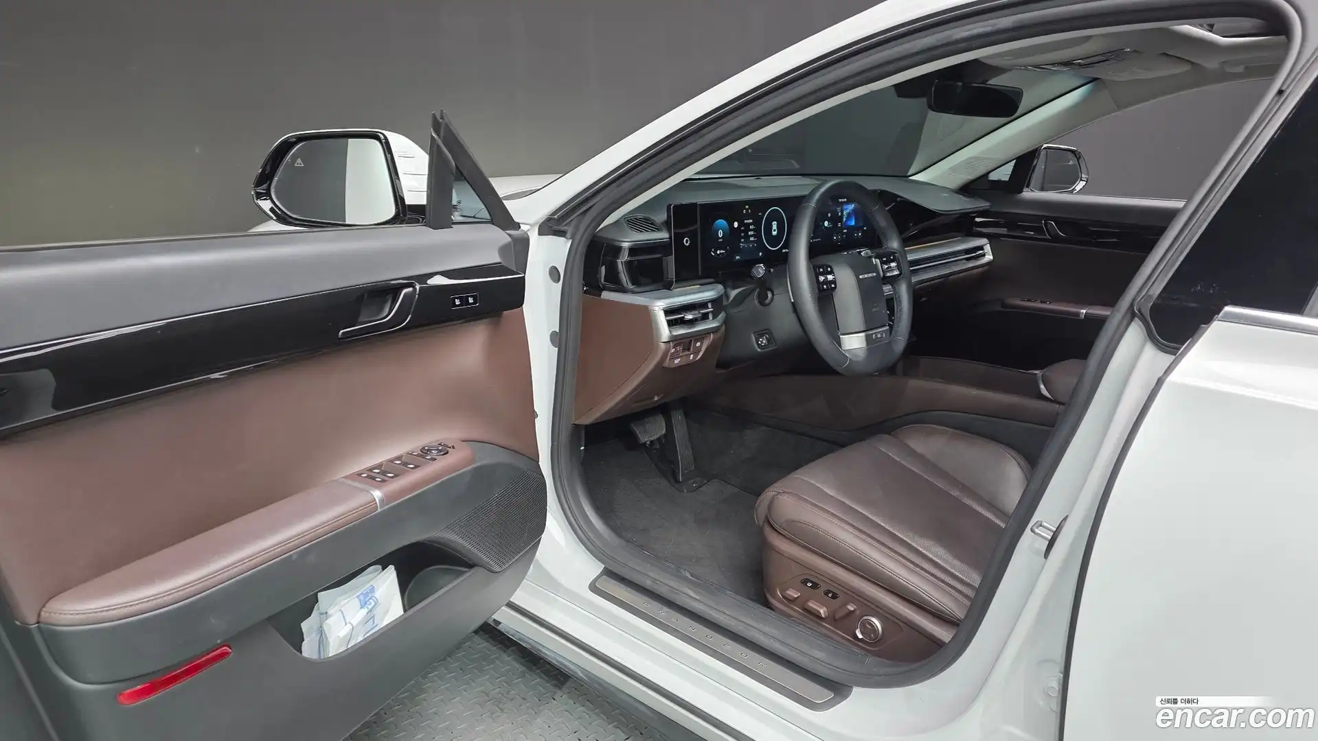 Grandeur Hyundai 2023.0-INNER-010