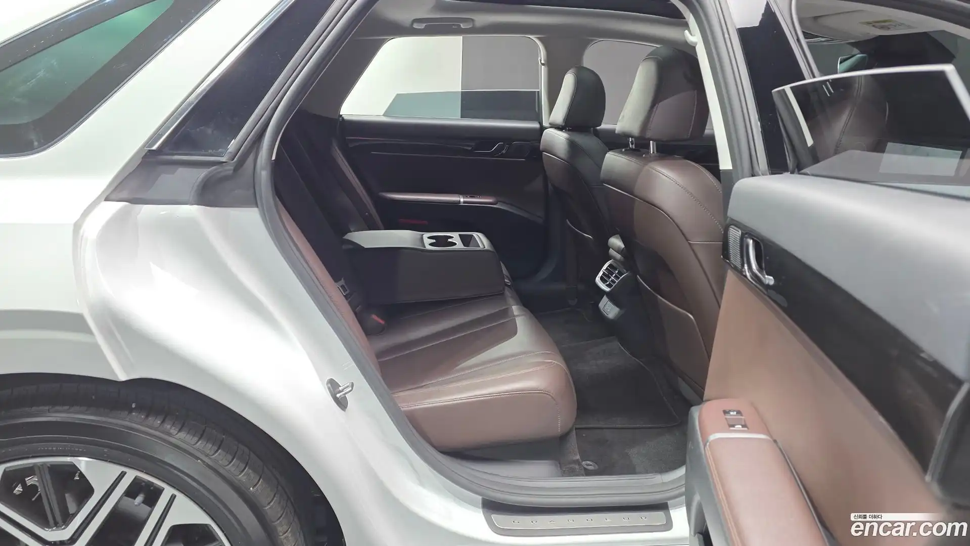 Grandeur Hyundai 2023.0-OPTION-015
