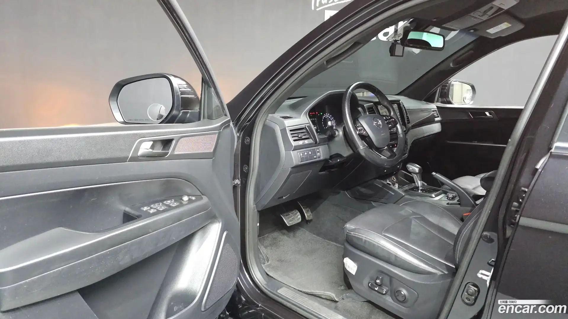 Rexton KG Mobility 2021.11-INNER-010
