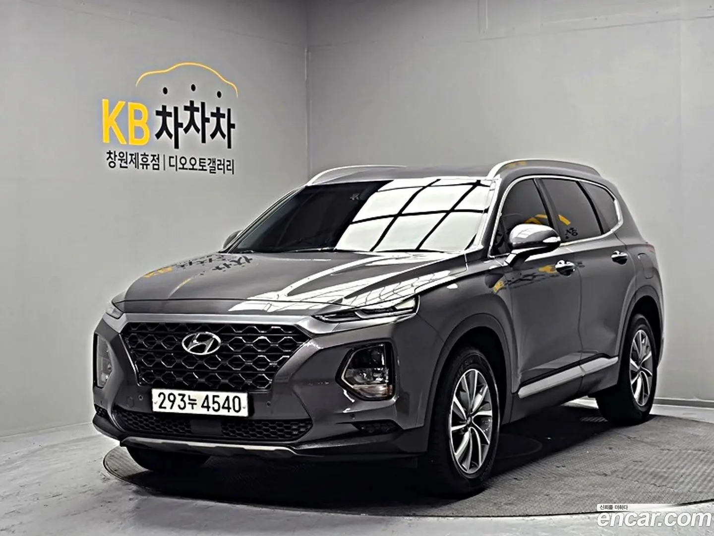 Main__Slider__Photo:Santafe Hyundai 2020.3-0