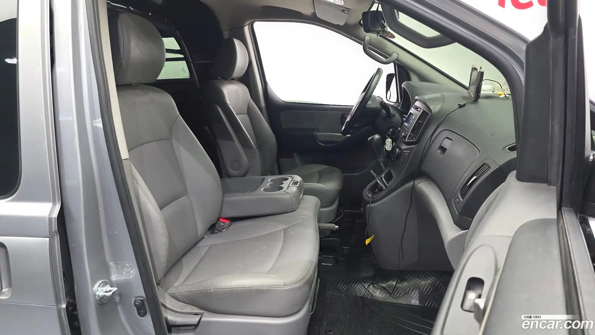 Starex Hyundai 2020.11-INNER-036