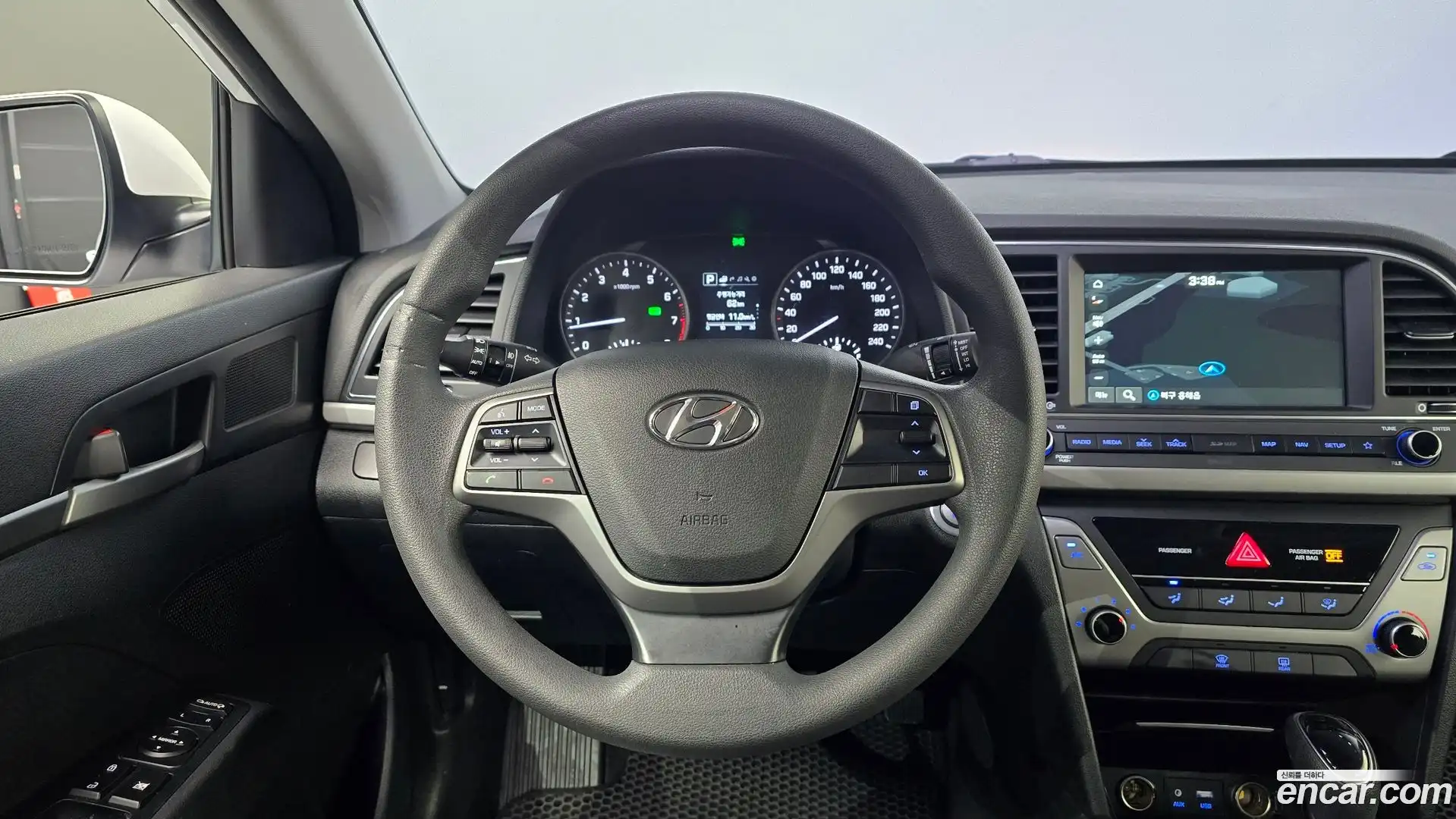 AVANTE Hyundai 2017.8-OPTION-017