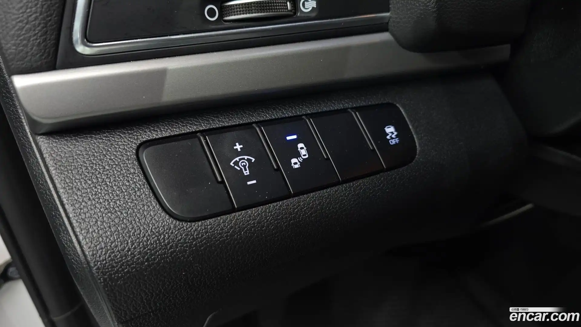 AVANTE Hyundai 2017.8-OPTION-018