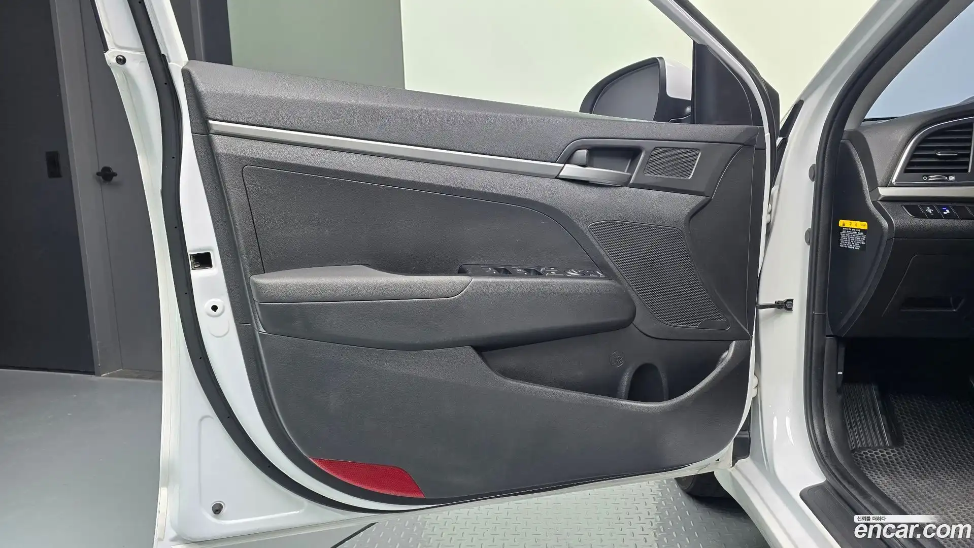 AVANTE Hyundai 2017.8-INNER-034