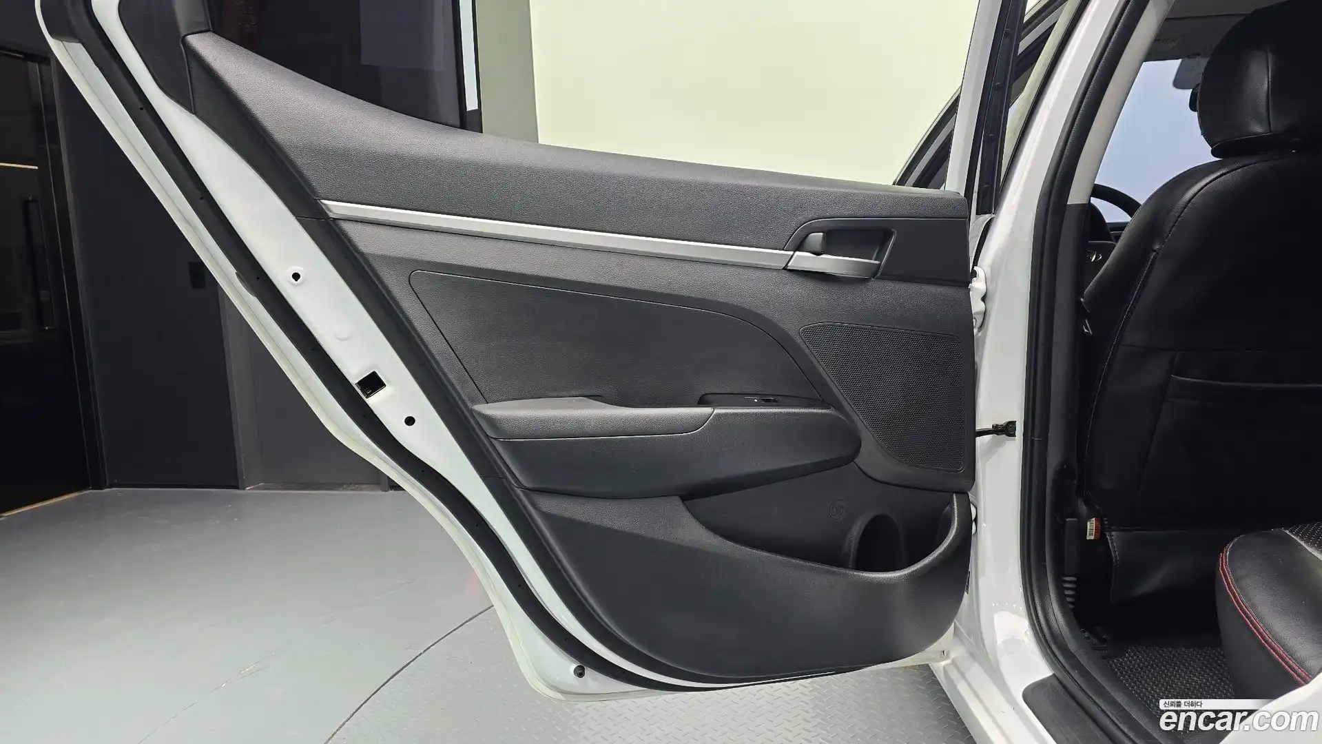 AVANTE Hyundai 2017.8-INNER-035