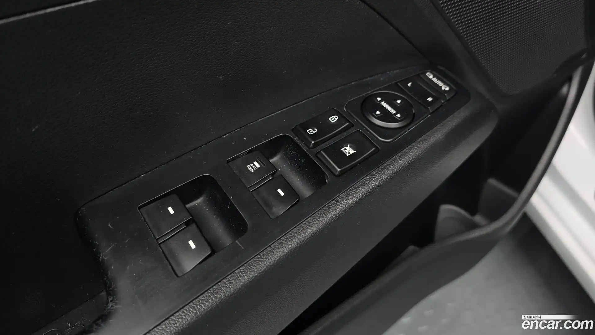 AVANTE Hyundai 2017.8-OPTION-040