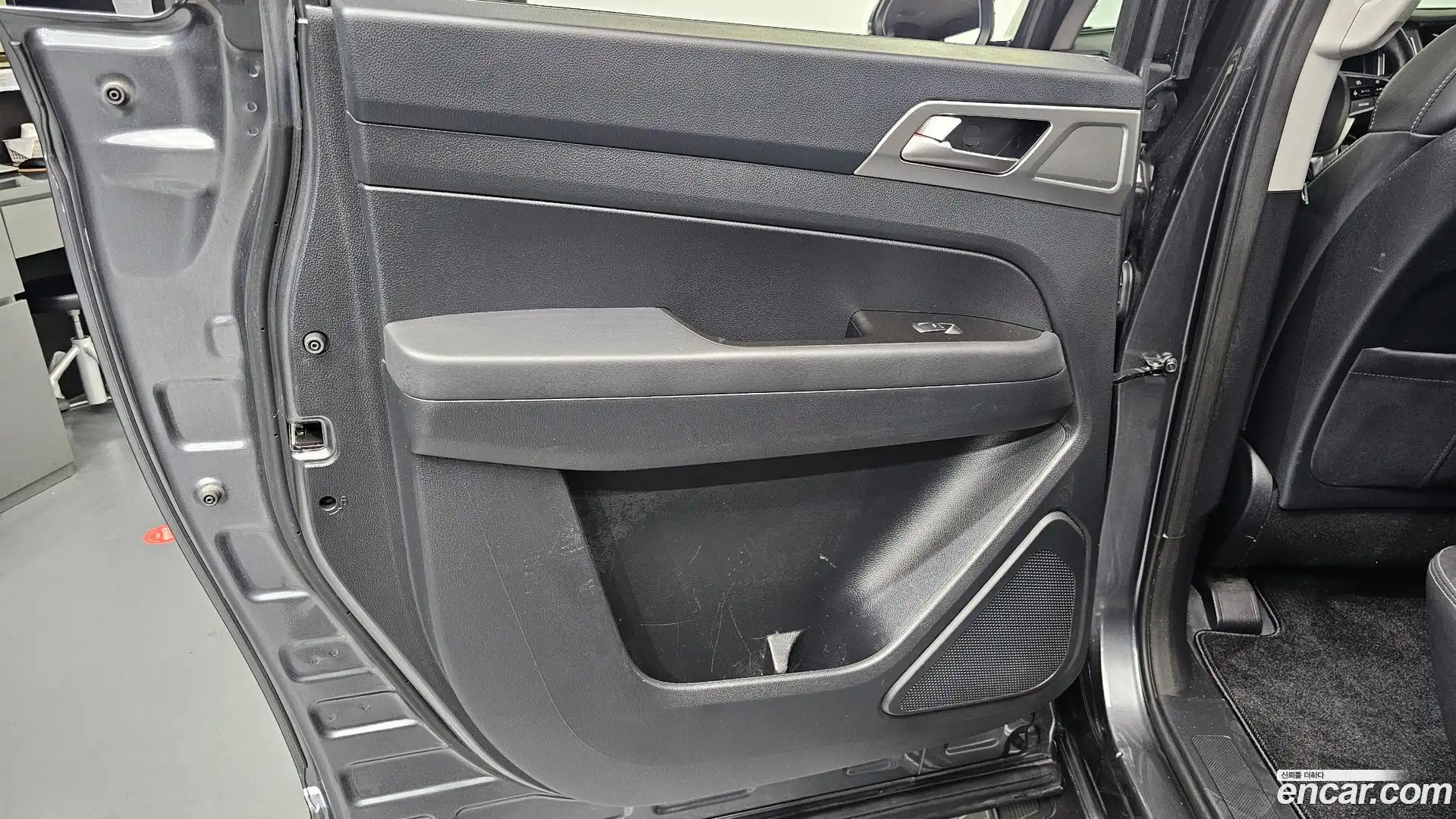 Rexton KG Mobility 2019.1-INNER-035