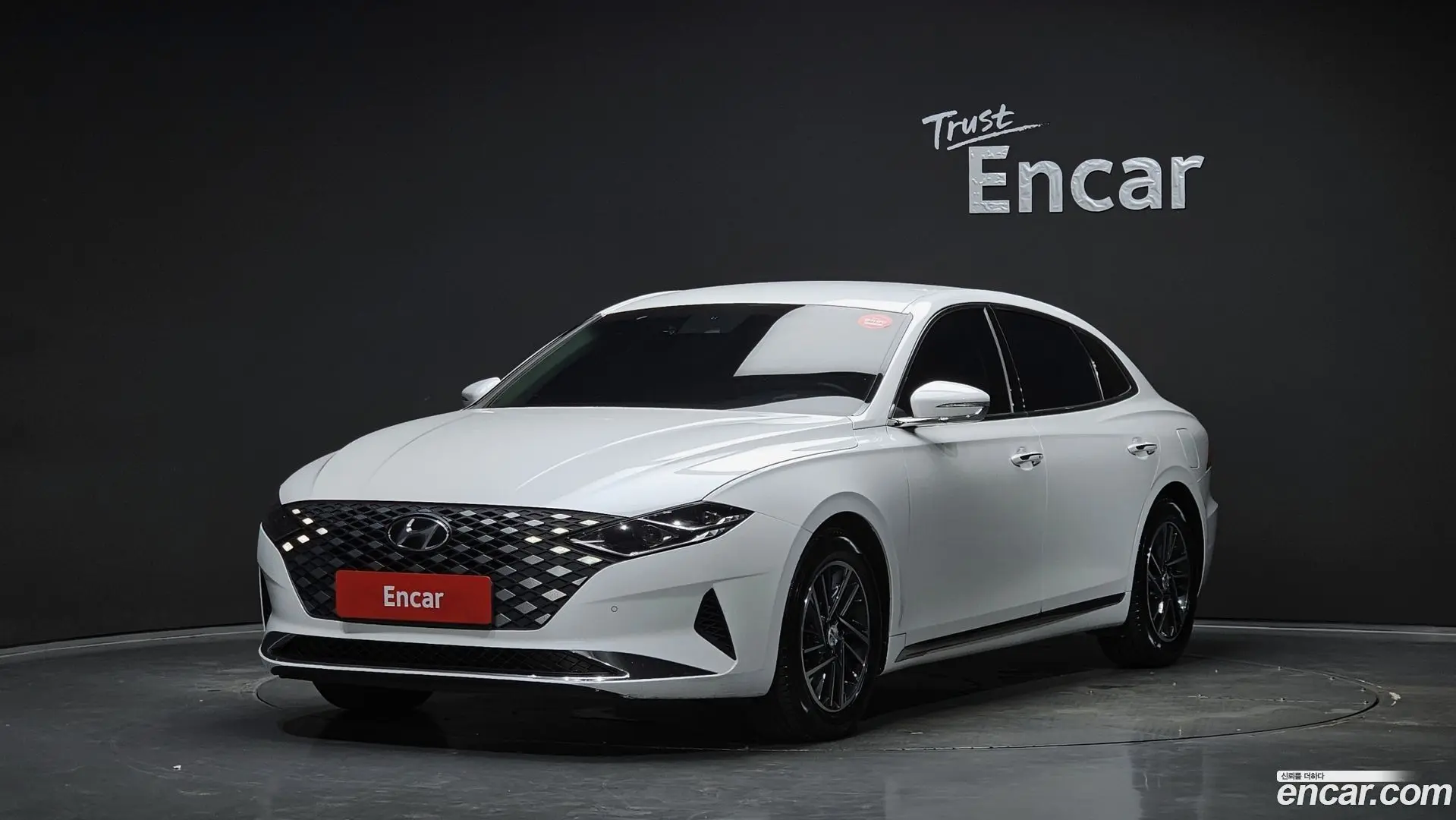 Main__Slider__Photo:Grandeur Hyundai 2021.10-0