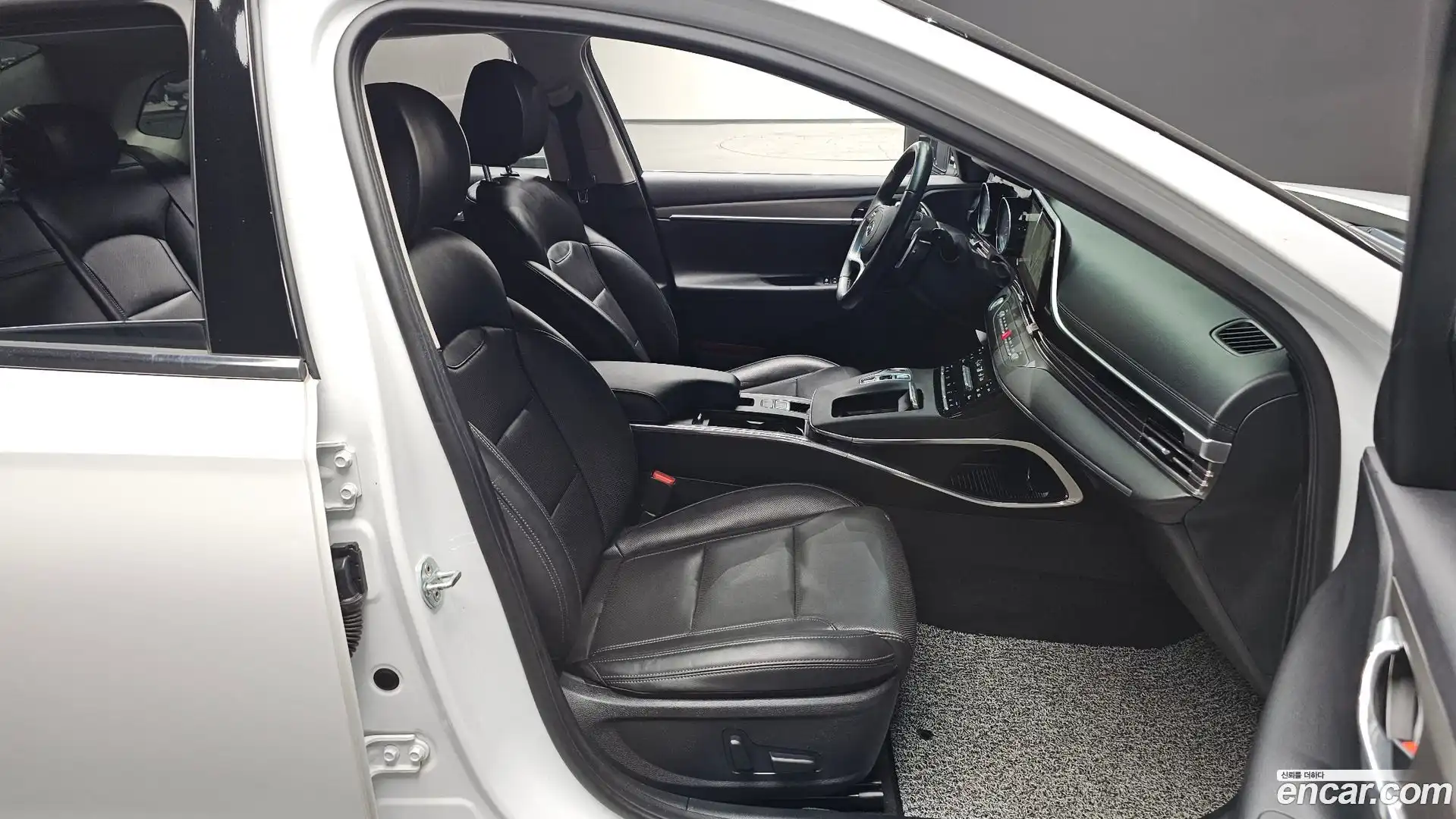 Grandeur Hyundai 2021.10-INNER-010